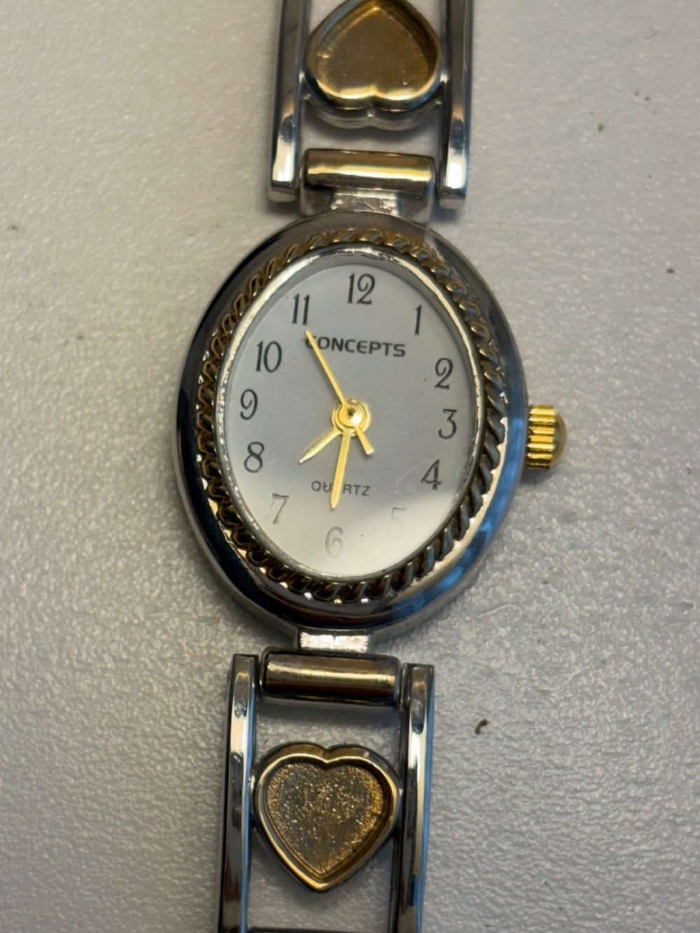 Concepts Women’s Oval Heart Watch Gold & Silver Tone – Not Working